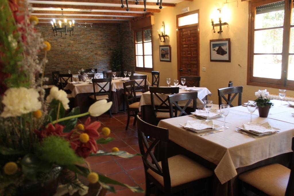 Hotel Valle Del Jerte Los Arenales Екстериор снимка