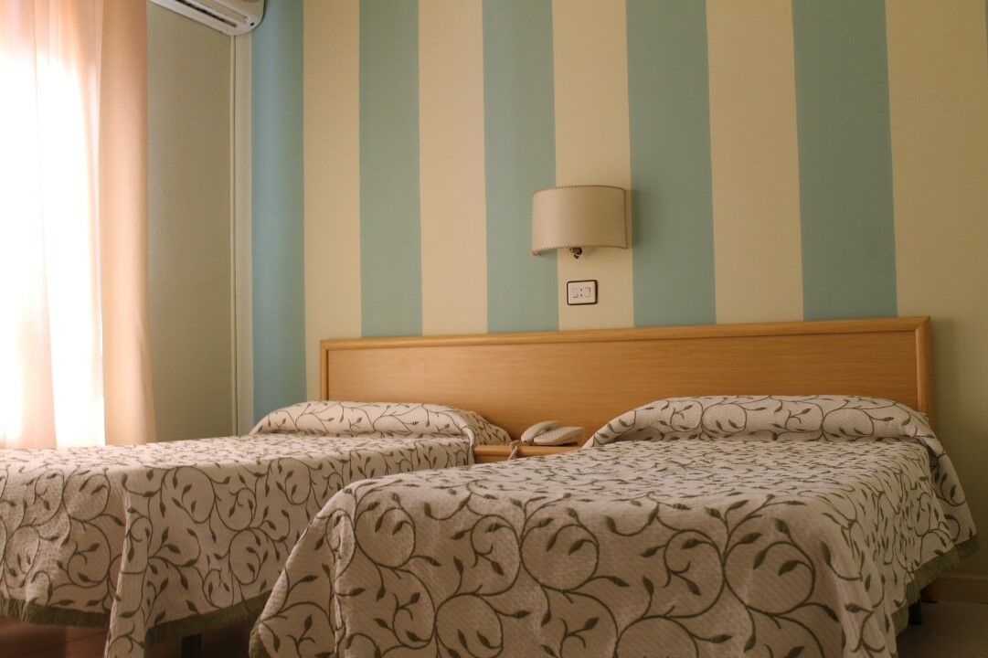 Hotel Valle Del Jerte Los Arenales Екстериор снимка